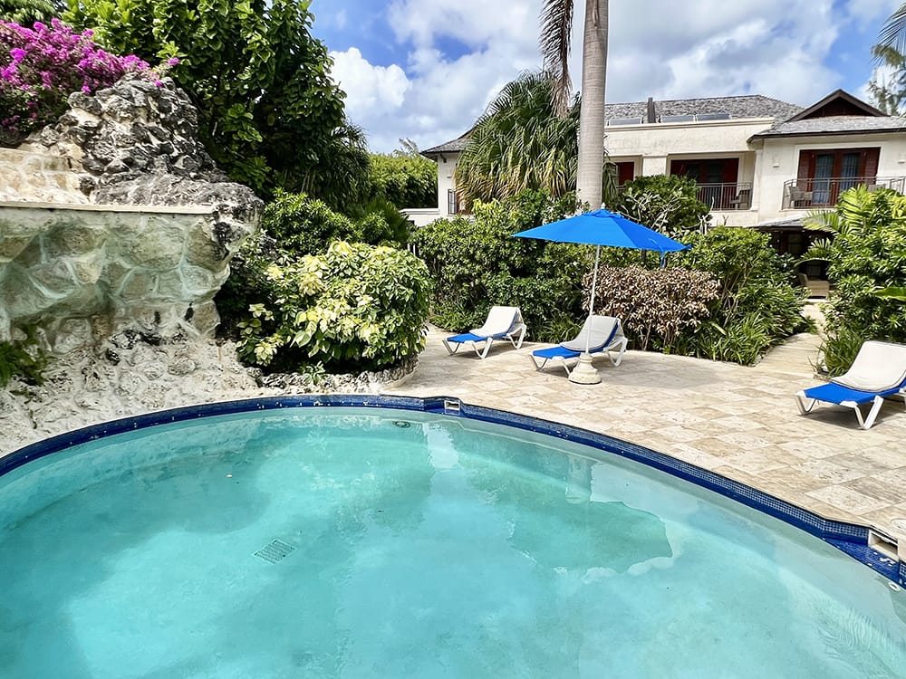 Claridges 10 communal pool 2