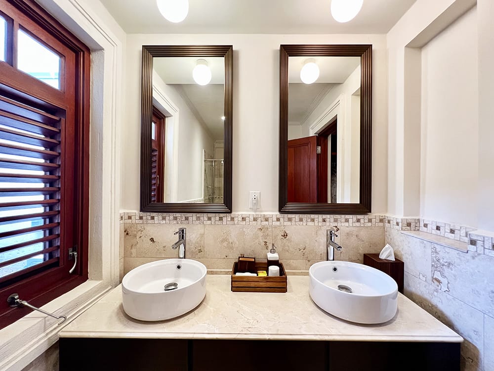 Claridges 10 guest bathroom