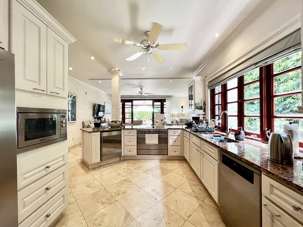 Claridges 10 kitchen 2