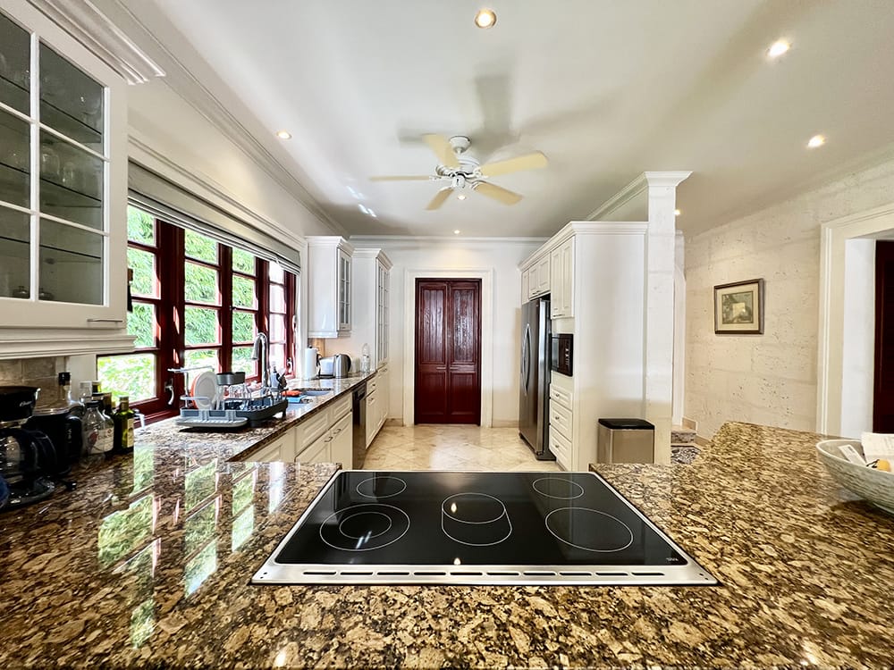 Claridges 10 kitchen 3