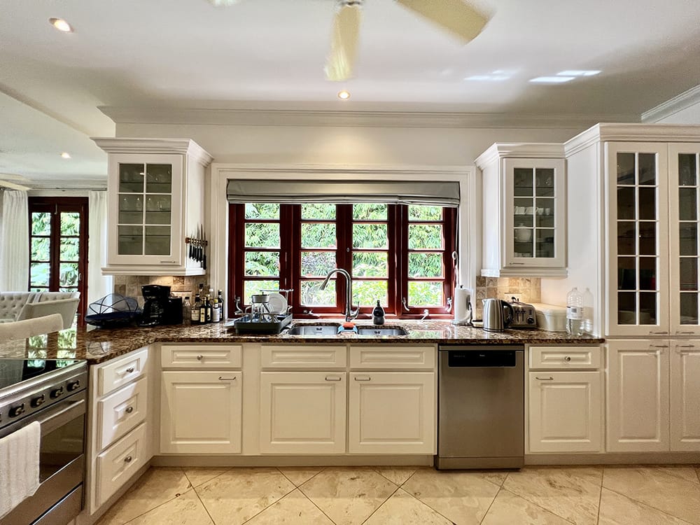 Claridges 10 kitchen 9