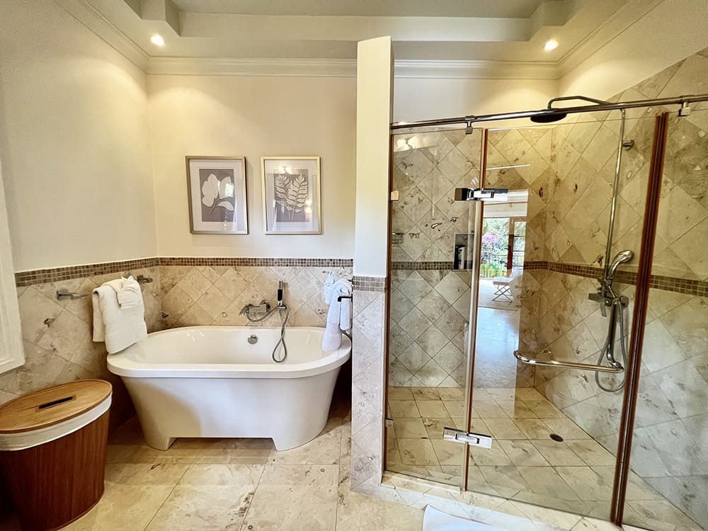 Claridges 10 master bathroom 2