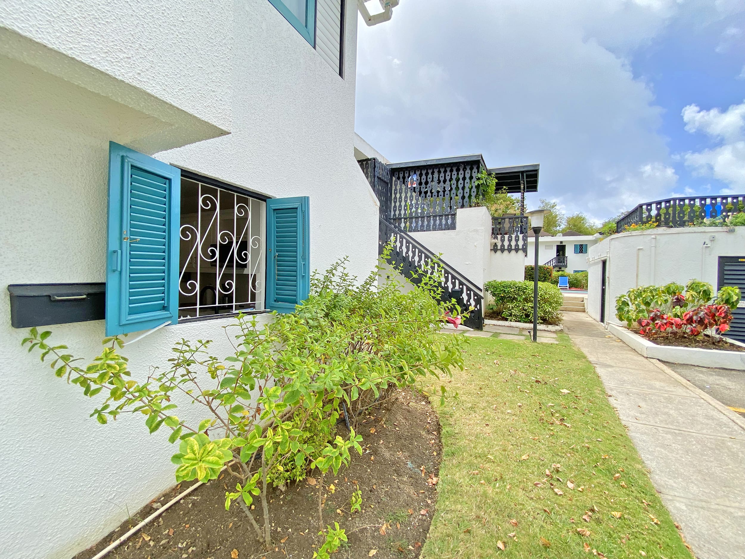 30PH 406 pool access