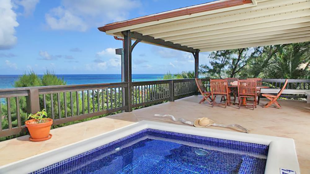 Covered patio Level 2