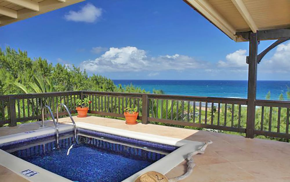 Pool deck Level 2