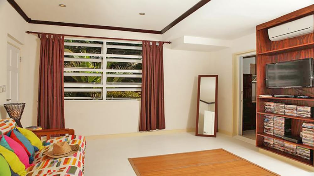 TV room Level 1