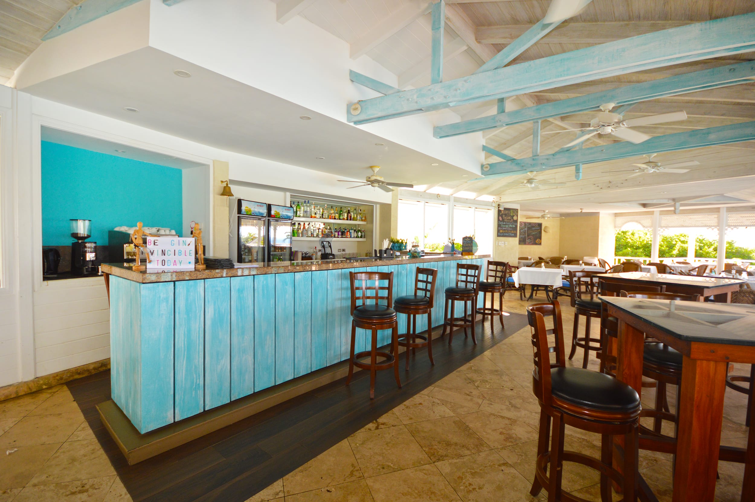 Clubhouse dining & bar area