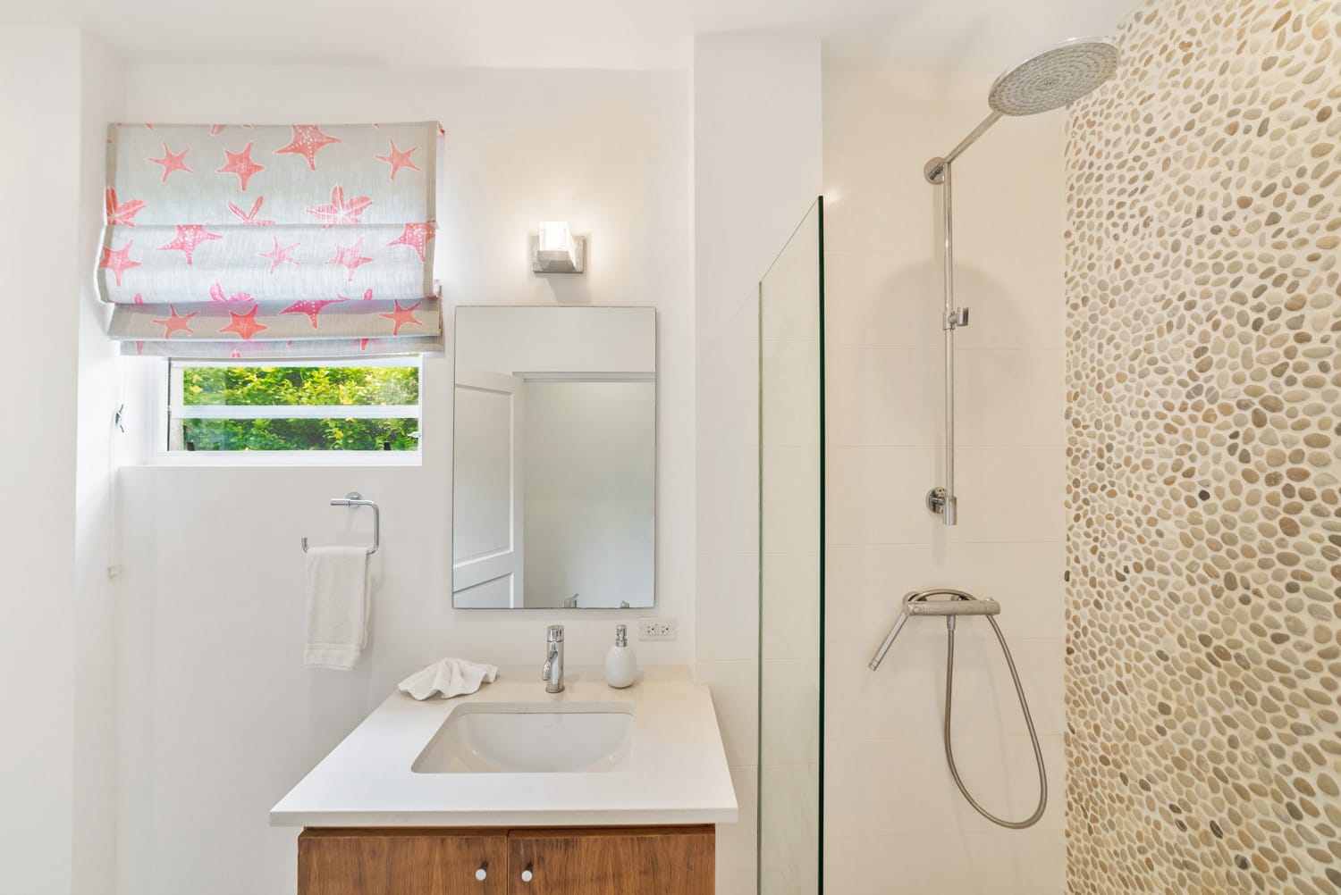 HBBathroomWeb 1500px sRGB 150dpi Craggy Nook Finals 7506007 Edit