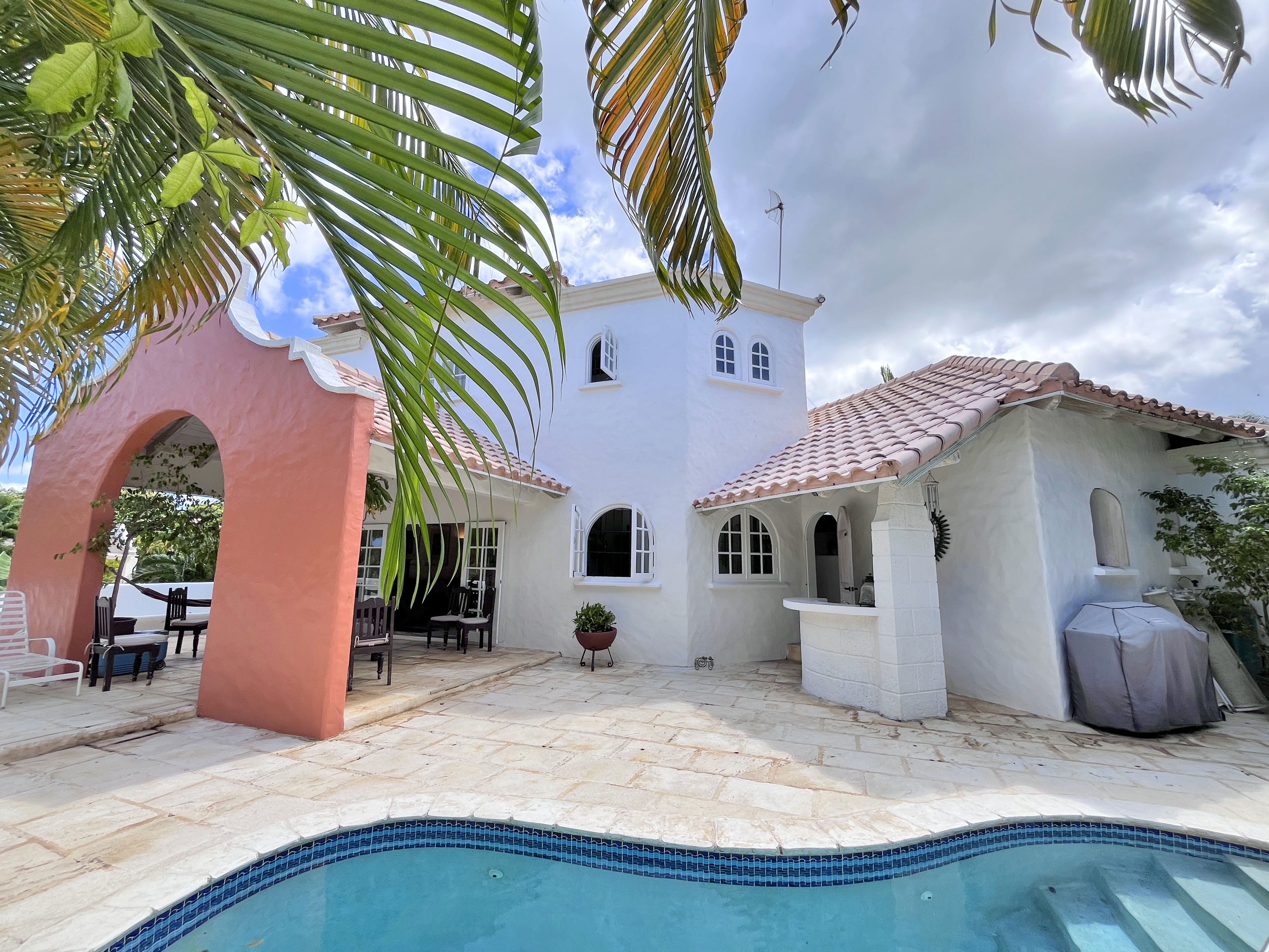 13 Pool deck bar Windsong 3