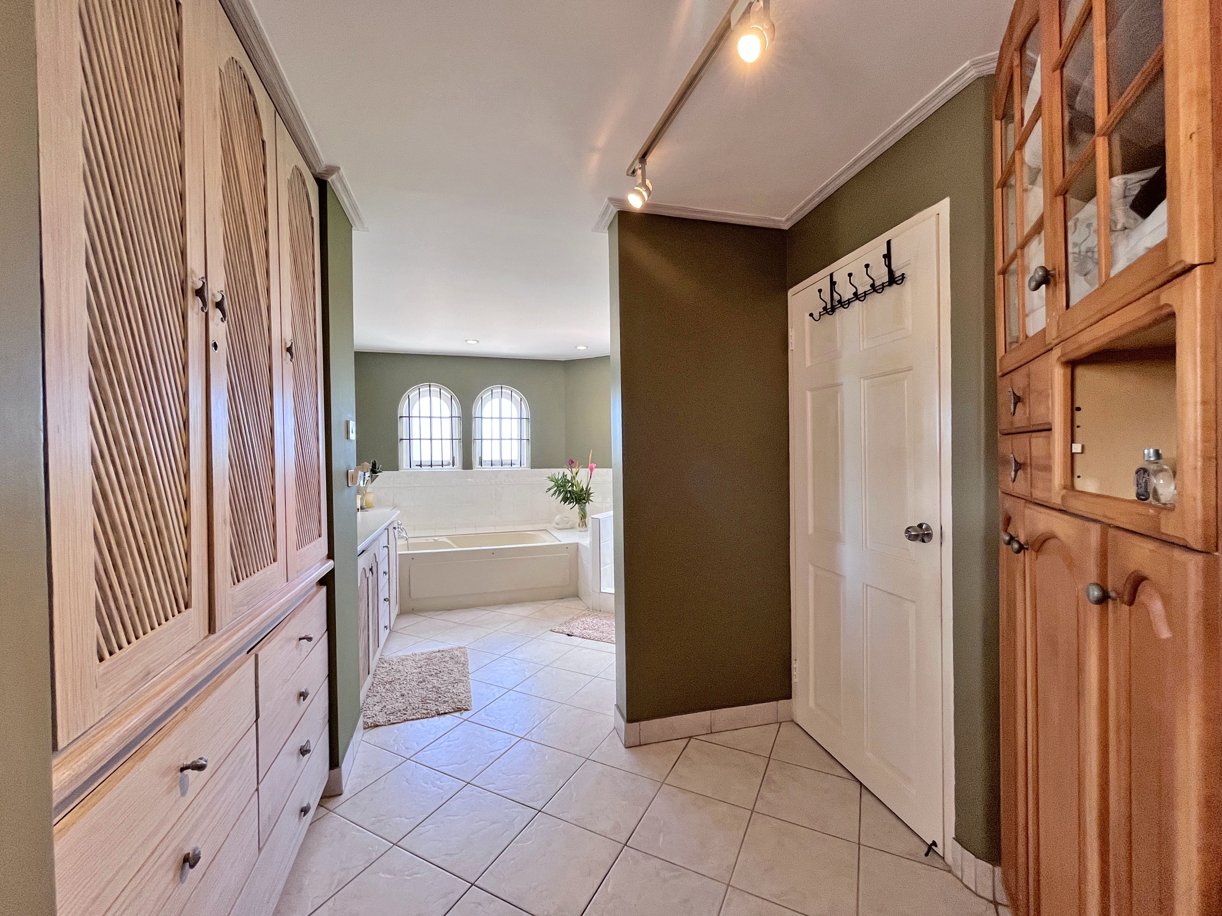16 main bathroom Windsong 3