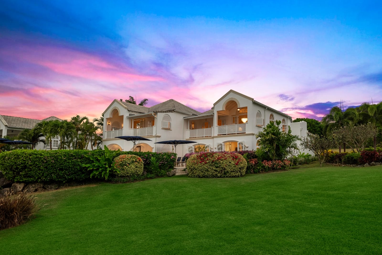 Coral House Villa At Sunset