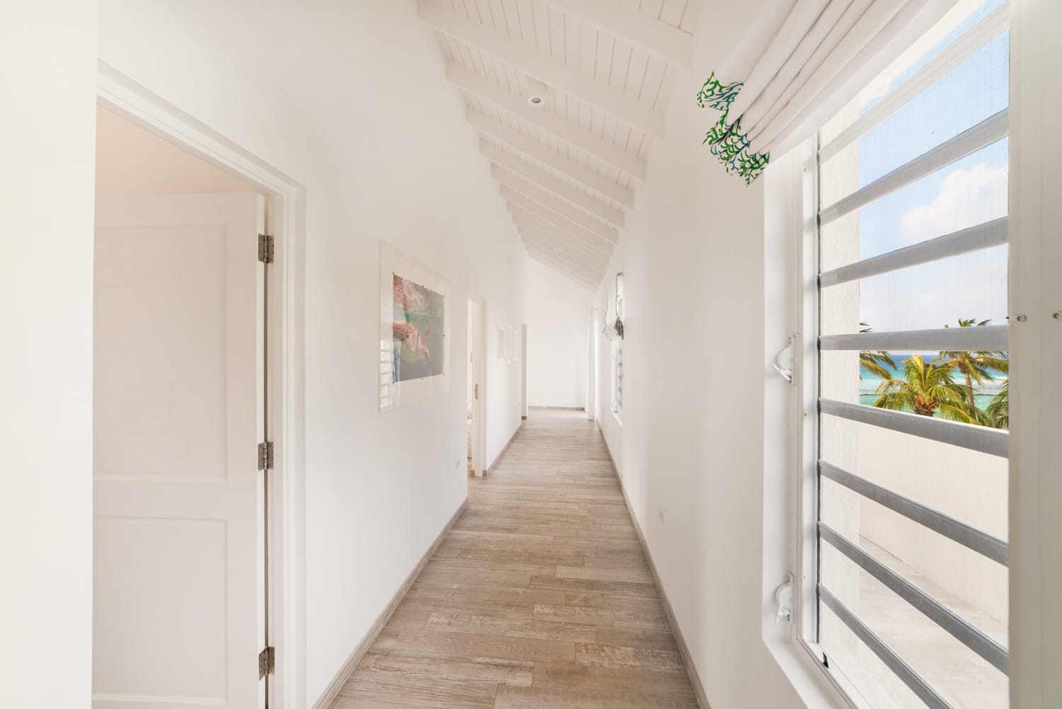 FFHallwayWeb 1500px sRGB 150dpi Craggy Nook Finals 7505549 HDR Edit