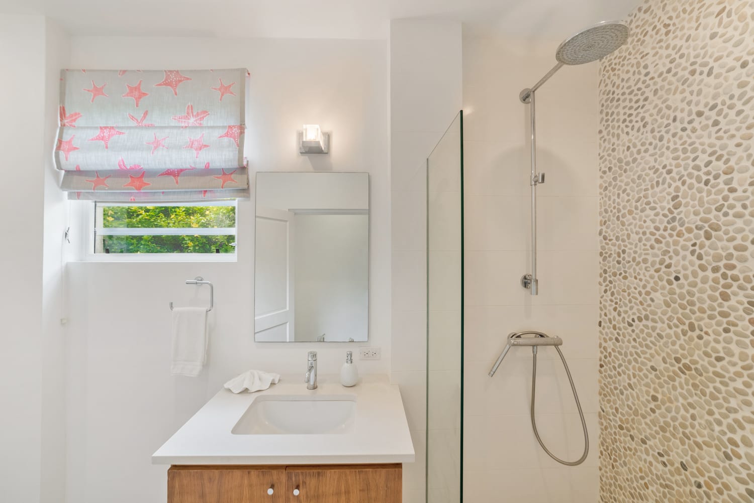HBBathroomWeb 1500px sRGB 150dpi Craggy Nook Finals 7506007 Edit