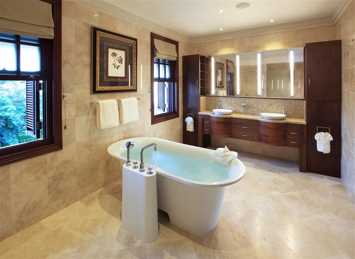 OCEAN DRIVE 12 MASTER BATH