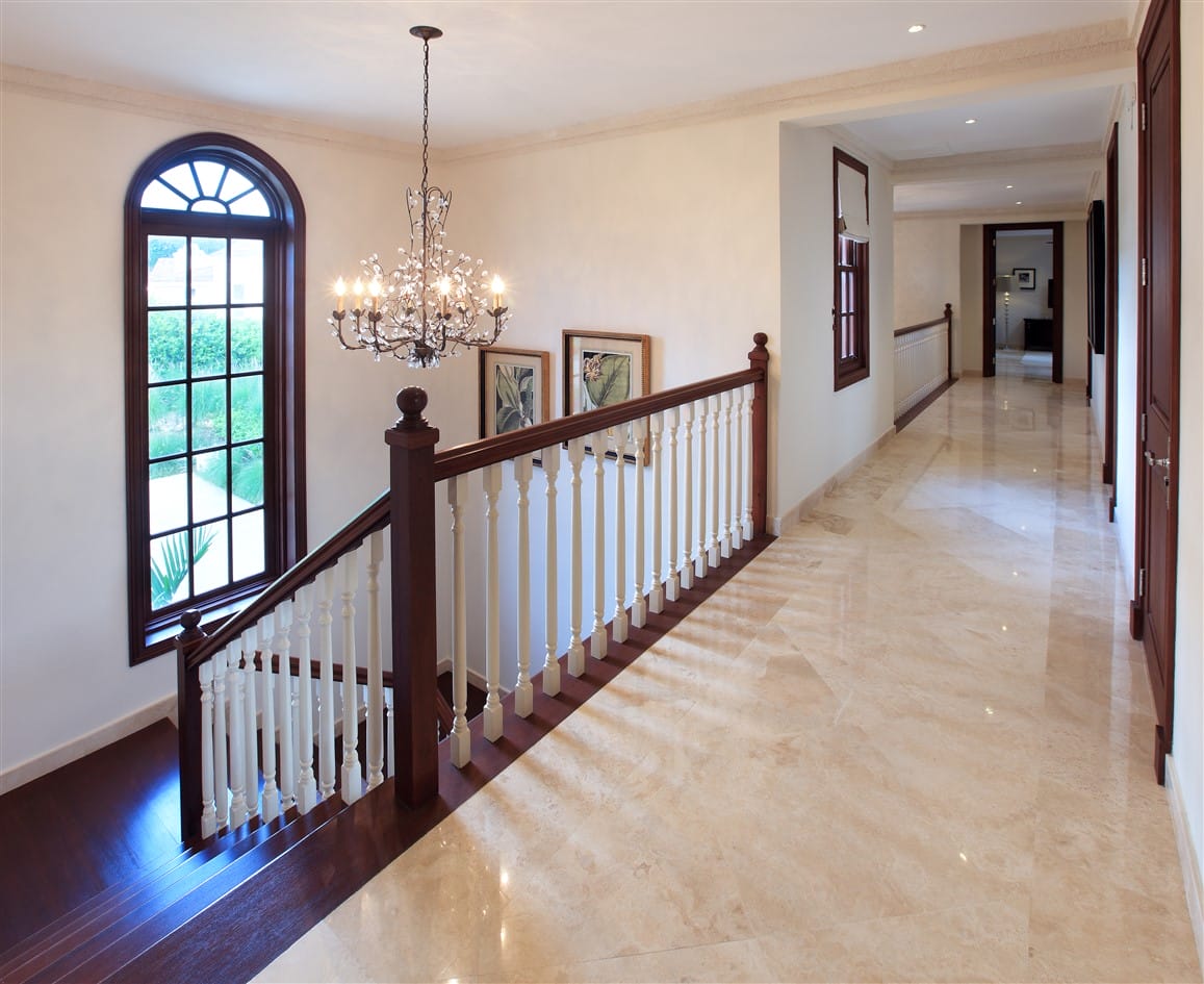 OCEAN DRIVE 12 STAIRWELL