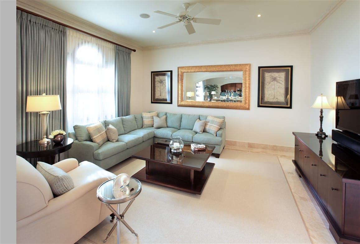 OCEAN DRIVE 12 TV ROOM