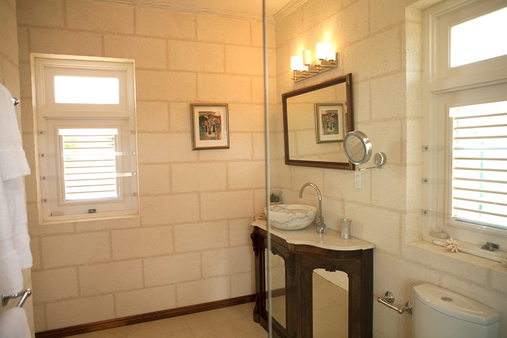 Second ensuite bathroom