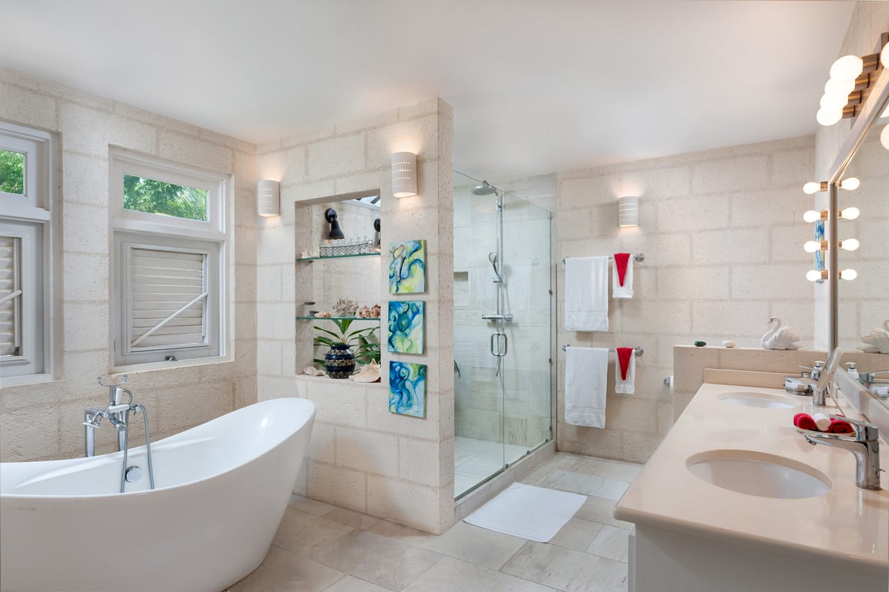 Master ensuite bathroom