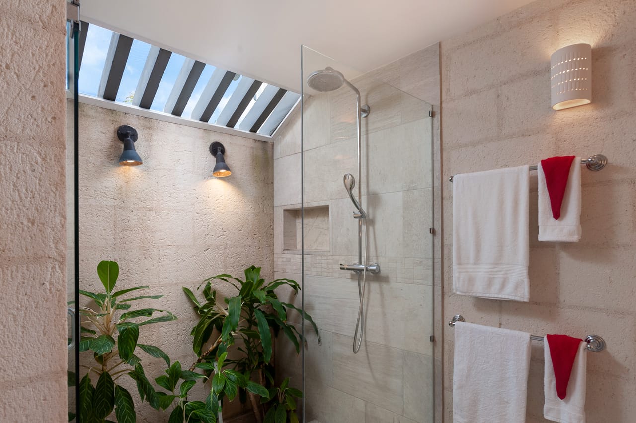 Master ensuite bathroom