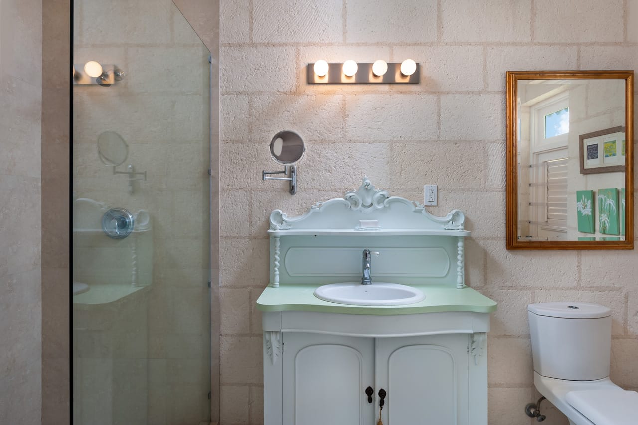 Fourth ensuite bathroom