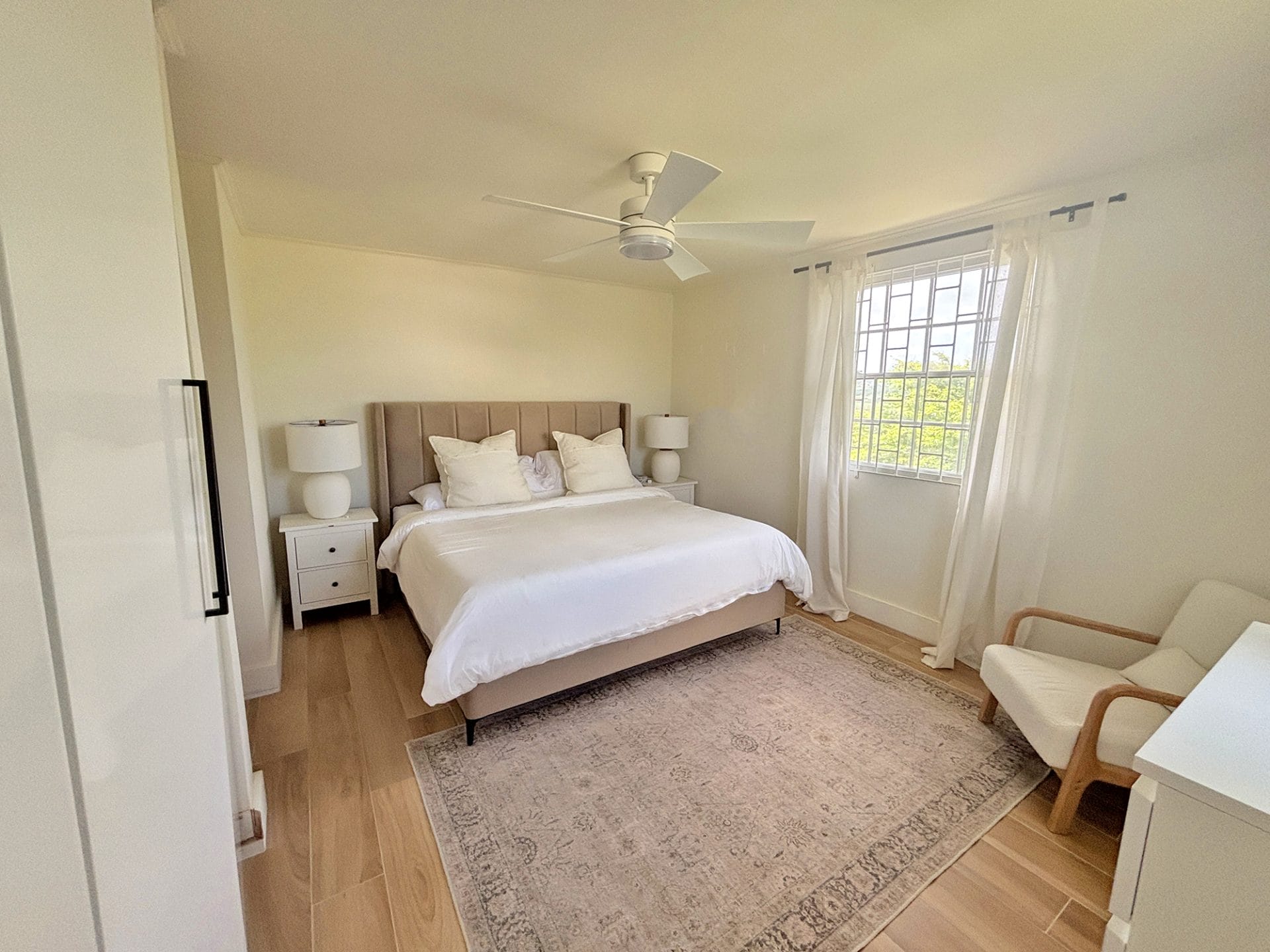 14 Yorkshire 1 masterbedroom