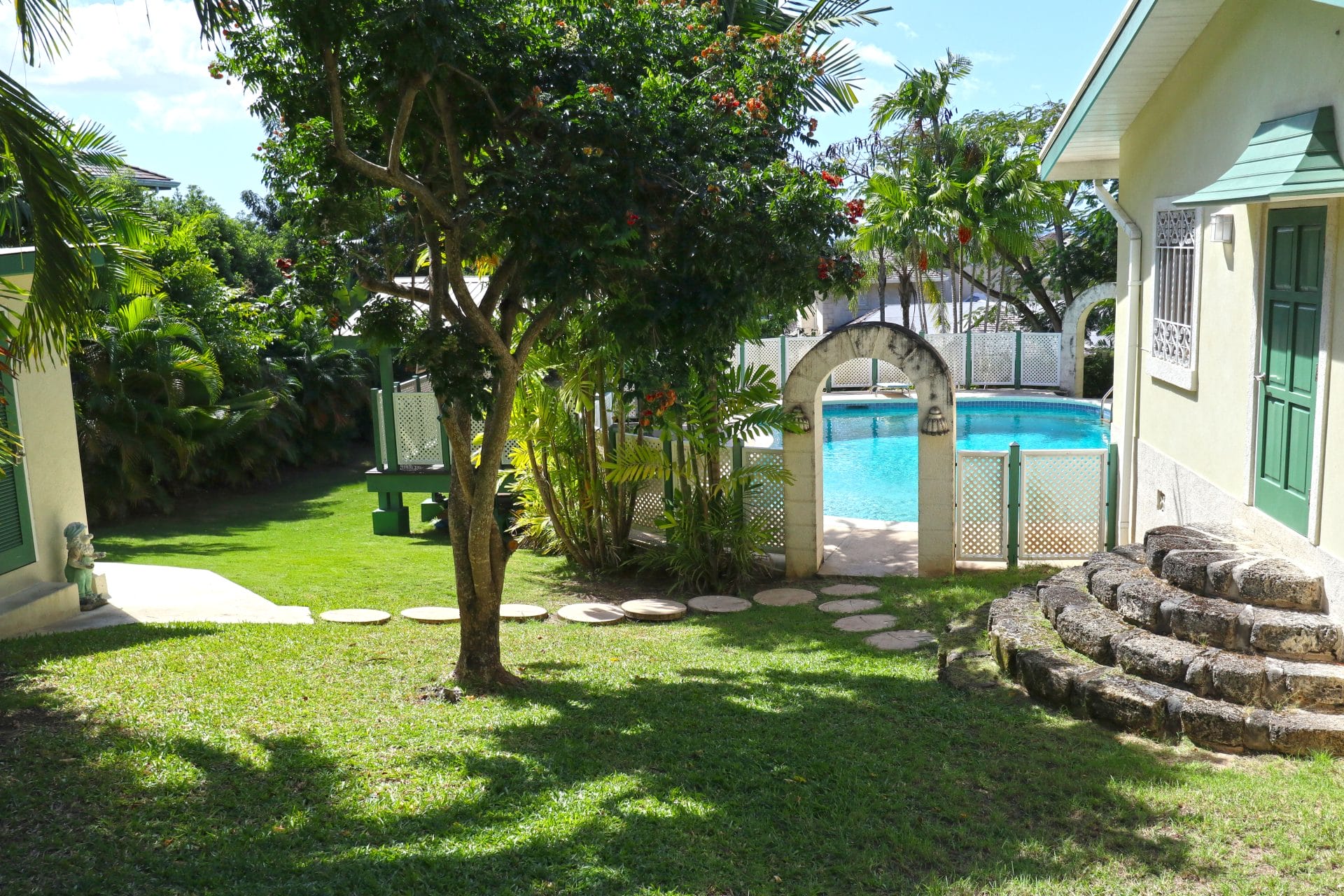 23 Sunset Ridge 32 Garden and pool 1